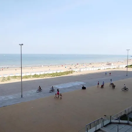 Bright Retreat By The Sea, Cleaning Included Nieuwpoort