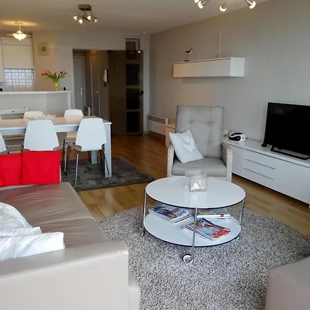 Apartment Bright Retreat By The Sea, Cleaning Included *
