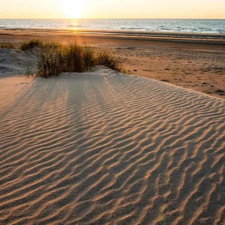 Bright Retreat By The Sea, Cleaning Included Nieuwpoort